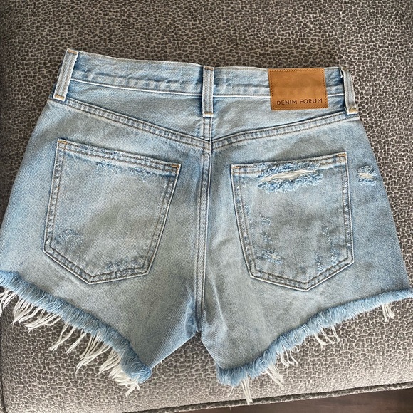 Aritzia Ex Boyfriend Denim Shorts size 23 NEVER WORN. Run a little big - Picture 3 of 5